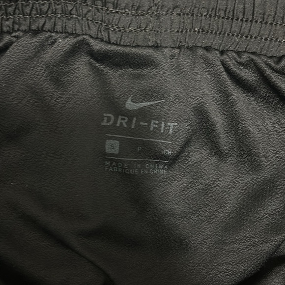 Nike run shorts size small in black - Picture 4 of 4